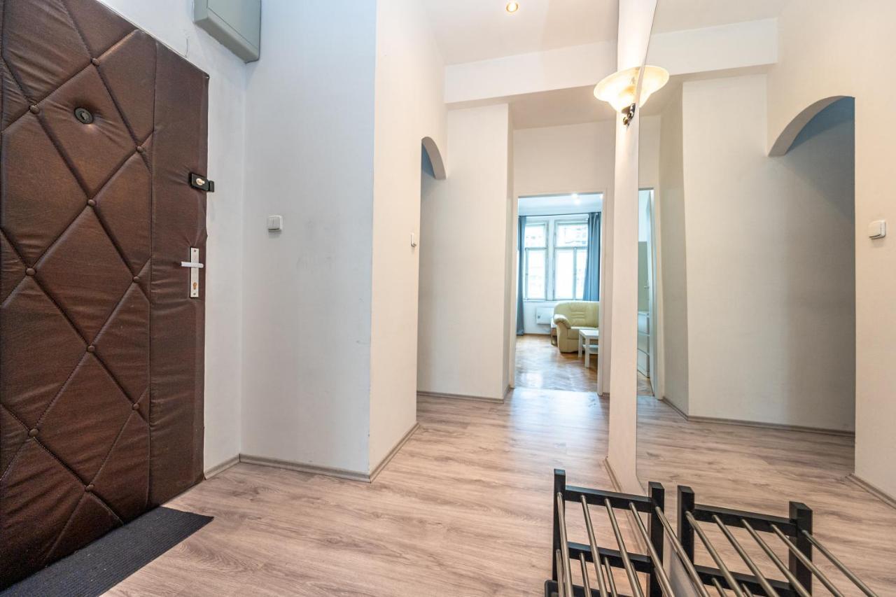 Apartamento Jaromirova 9 *